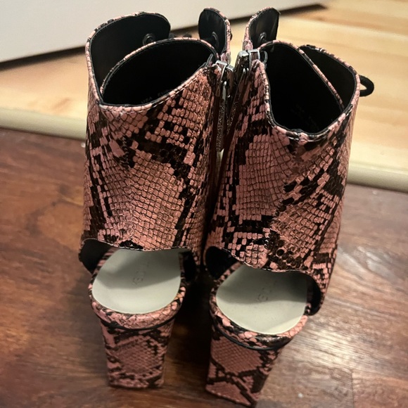 Kendall + Kylie Square Heel Shoes - Picture 3 of 6